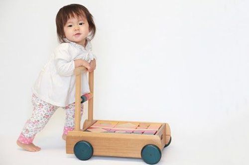 
Cân nặng bé gái 12 tháng tuổi bình thường là 8,9 kg
