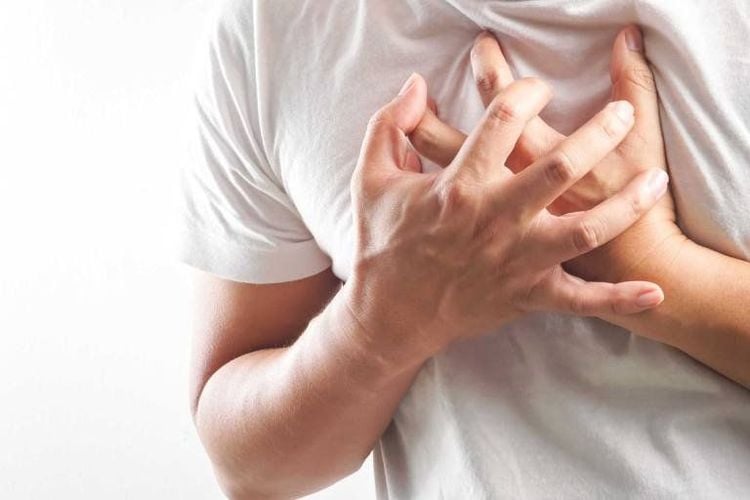 
Đau sau lưng vùng phổi có thể do một số bệnh lý tim mạch gây ra
