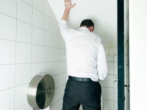 
Bí tiểu ở nam giới khiến cho người bệnh rất phiền phức.
