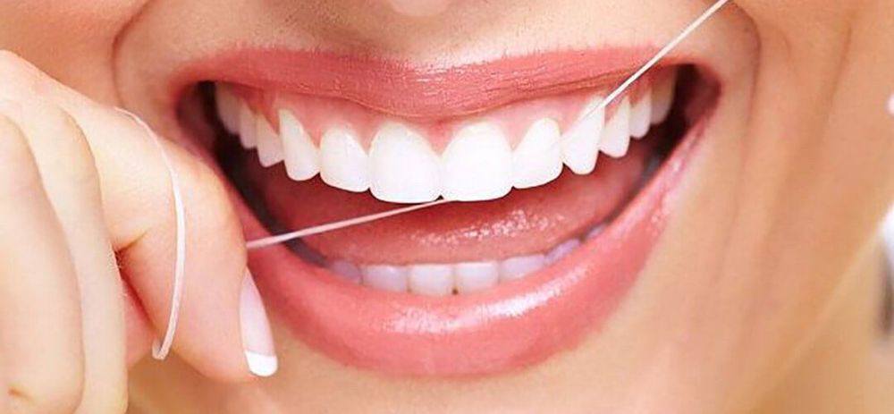 
Dùng chỉ nha khoa đúng cách giúp bảo vệ răng miệng
