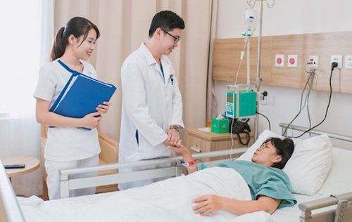 
Theo dõi tình trạng của bệnh nhân sau phẫu thuật
