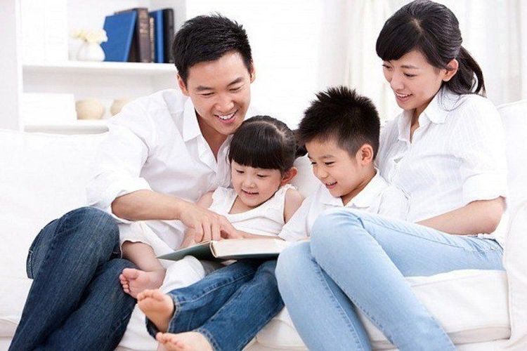 
Trẻ đọc sách với đầy đủ ánh sáng giúp hạn chế tình trạng nhức mỏi mắt
