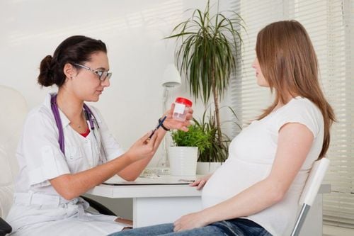 
Mang thai đi tiểu ra máu hồng cần được chẩn đoán sớm và điều trị đúng cách
