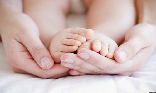 Rung chân ở trẻ ba tháng tuổi là dấu hiệu của bệnh gì?