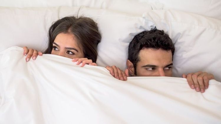 
Quan hệ tình dục không an toàn cũng gây tiết dịch niệu đạo

