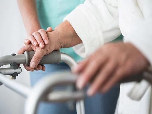 
Đái tháo đường ở người cao tuổi thường khó điều trị hơn và có những biến chứng nguy hiểm
