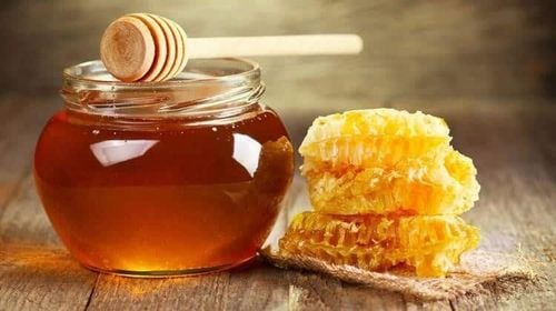 
Ăn một thìa mật ong vào mỗi buổi sáng rất tốt khi cổ họng ngứa
