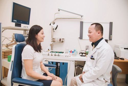 
Người bệnh nên đến gặp bác sĩ chuyên khoa Tai Mũi Họng để được điều trị sớm
