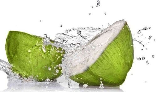
Uống nước dừa có thể làm giảm huyết áp ở người bệnh huyết áp cao
