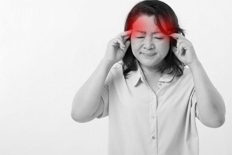 
Người bị viêm viêm họng mãn tính cấp có thể xuất hiện triệu chứng đau đầu kèm theo
