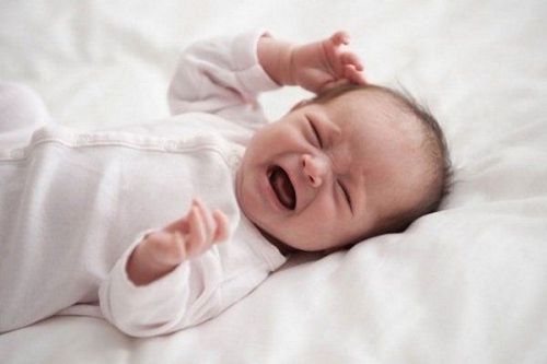 Trẻ 5 tháng tuổi bú kém phải làm sao?