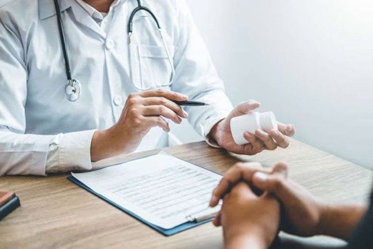 
Bác sĩ sẽ đưa ra phác đồ diều trị bệnh giảm tiểu cầu vô căn sau khi thăm khám
