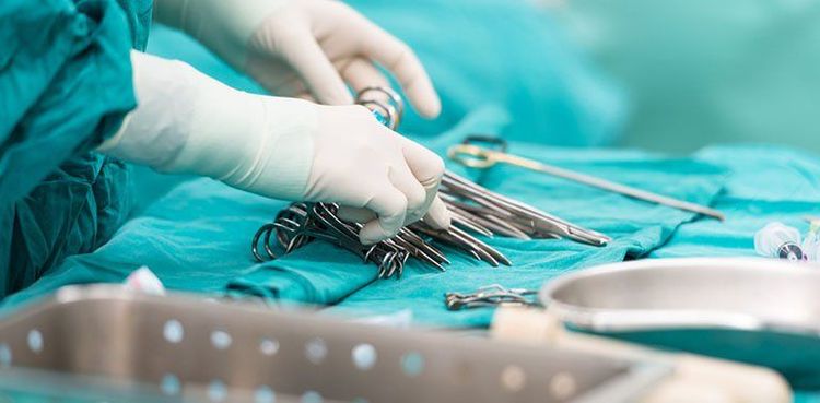 
Dụng cụ phục vụ cho quá trình phẫu thuật có thể là nguyên nhân ngoại sinh gây nhiễm khuẩn vết mổ
