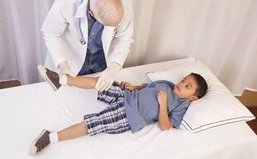 
Gãy xương ở trẻ em có thể xảy ra do chấn thương quá mức
