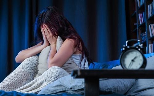 Thiếu ngủ có thể gây co giật ở mắt