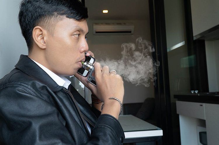 
Hút thuốc cản trở chức năng bình thường của các tế bào mô nướu, khiến khoang miệng dễ bị nhiễm
