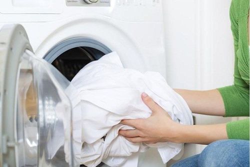 
Có thể cắt cơn hen suyễn tại nhà bằng cách giặt ga trải giường trong nước nóng (khoảng 55 độ C) ít nhất 1 lần/tuần
