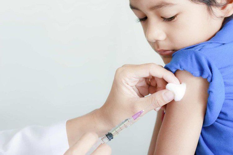 
Tiêm hormon tăng trưởng cho trẻ em chậm phát triển do thiếu hormone tăng trưởng
