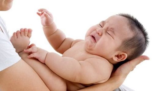 
Trẻ có thể bị co giật do trẻ mắc thể tay chân miệng nặng
