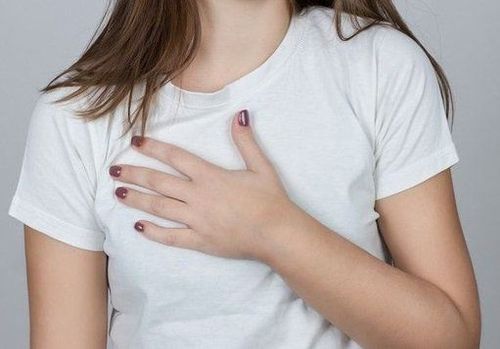 
Phụ nữ có triệu chứng căng tức ngực trước vài ngay khi bước vào kì kinh nguyệt
