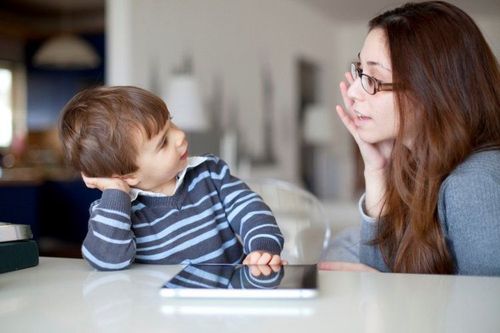 
Hãy chơi cùng con để dạy ngôn ngữ cho con
