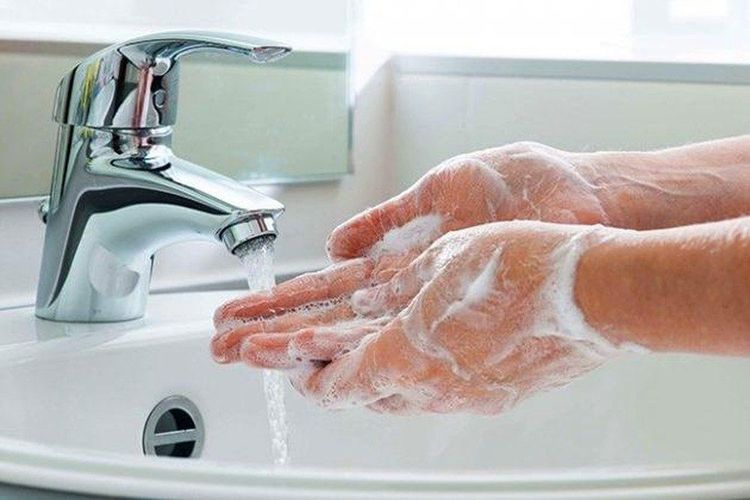 
Thường xuyên rửa tay ngăn ngừa mụn trứng cá
