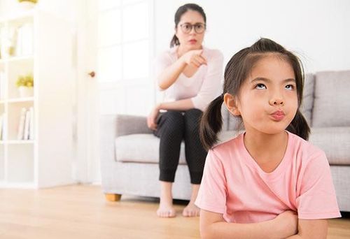 
Nếu trẻ có dấu hiệu của chứng ngưng nói phải tìm kiếm trợ giúp từ một nhà bệnh lý ngôn ngữ
