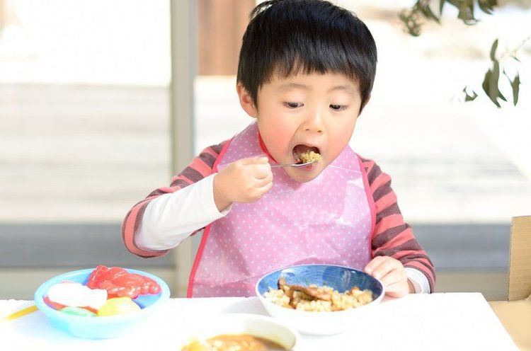 
Tập cho trẻ thói quen ăn uống đúng giờ cũng là cách để trẻ tăng cân nhanh
