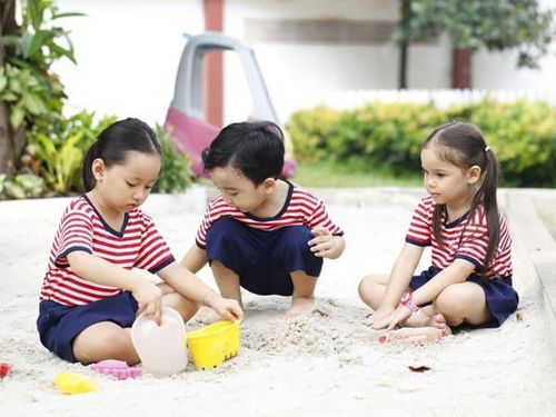 
Trẻ em từ 6 đến 11 tuổi phát triển tâm lý trẻ em giai đoạn này sẽ song song với quá trình hình thành nhân cách sau này của bé
