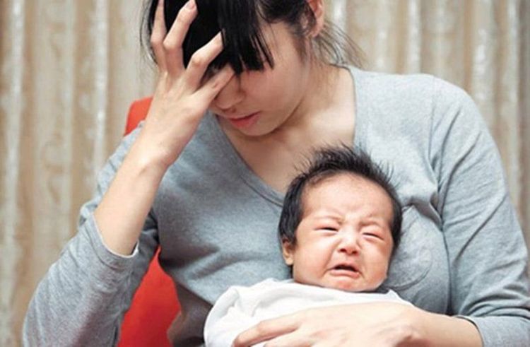 
Phụ nữ xuất hiện dấu hiệu trầm cảm sau sinh cần được thăm khám bởi bác sĩ tại cơ sở y tế uy tín ngay
