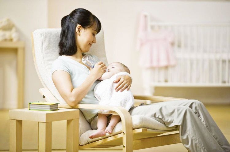 
Cha mẹ cần thực hiện bù nước cho trẻ bằng đường uống khi trẻ bị tiêu chảy
