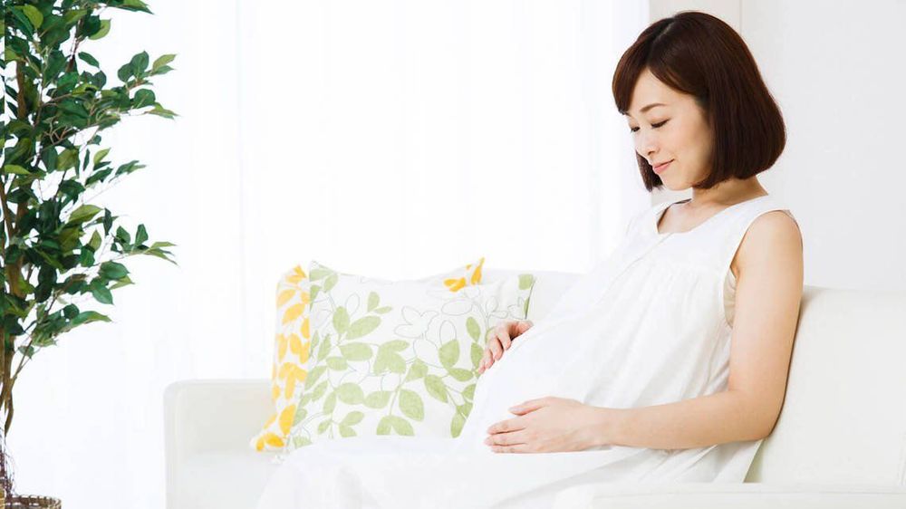 
Mẹ bầu hãy cố gắng thư giãn và suy nghĩ tích cực.
