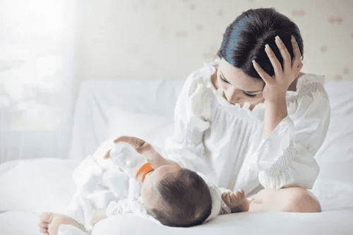 
Phụ nữ sau sinh không muốn quan hệ vì muốn ưu tiên chăm sóc con
