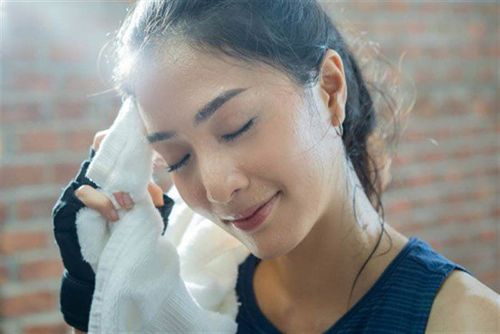 
Tiết mồ hôi là tình trạng sinh lý bình thường của cơ thể
