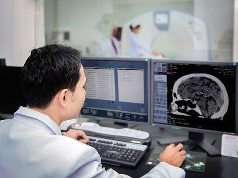
Chụp cộng hưởng từ giúp bác sĩ đánh giá tổn thương vùng não bộ
