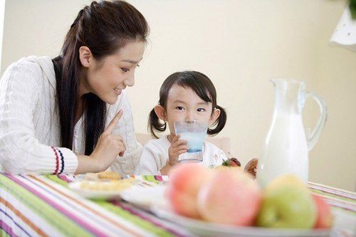 
Sữa và các chế phẩm từ sữa là thức ăn cho trẻ suy dinh dưỡng được khuyên dùng
