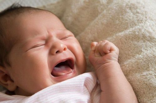 
Hạ đường huyết ở trẻ sơ sinh khiến trẻ đau bụng khó chịu
