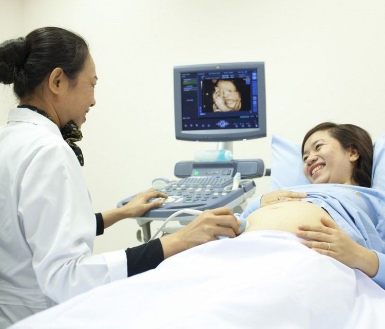 
Khám và kiểm tra thai định kỳ
