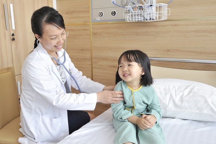 
Điều trị viêm phổi theo chỉ định của bác sĩ
