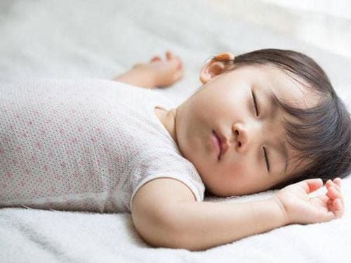 
Giấc ngủ là yếu tố ảnh hưởng đến chiều cao, cân nặng của trẻ 2 tuổi
