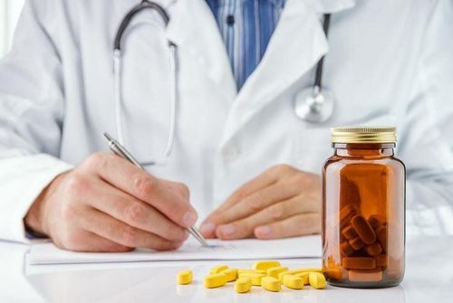 
Người bệnh nên tuân thủ phác đồ chữa bệnh viêm da cơ địa của bác sĩ
