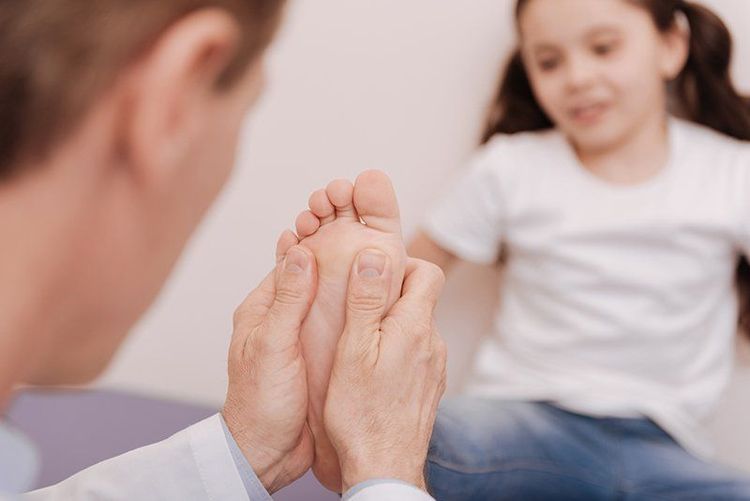 
Trẻ 5 tuổi hay bị nhức mỏi chân cần được phát hiện và thăm khám kịp thời
